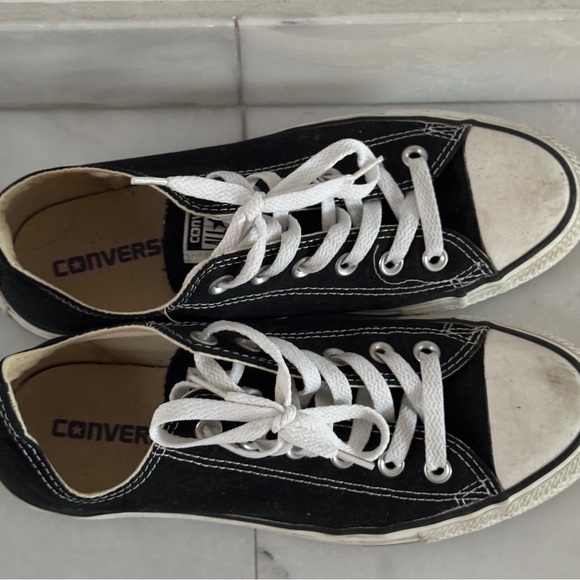 (SOLD) Women’s Black Converse - Size 8 - Picture 2 of 4